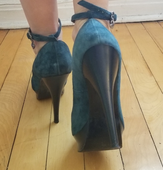 Pumps - Picture 2 of 4